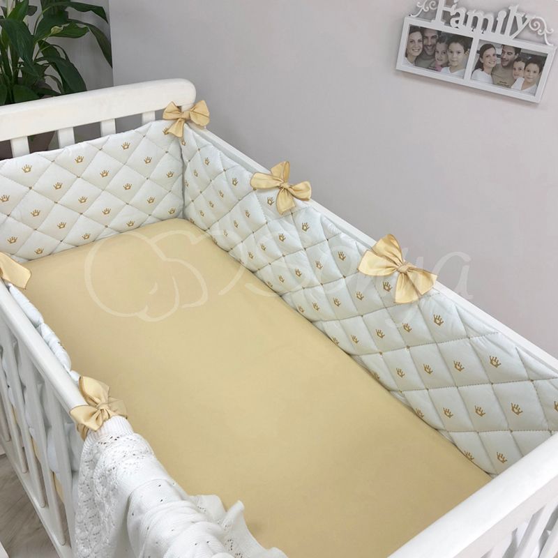 Стеганая защита из 4 частей в кроватку новорожденным Золотые короны, бортики без постели