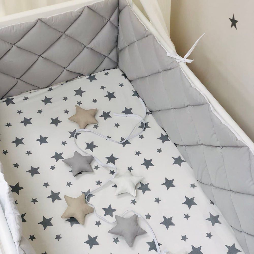 Стеганая защита из 4 частей в кроватку новорожденным серый/белый, бортики без постели