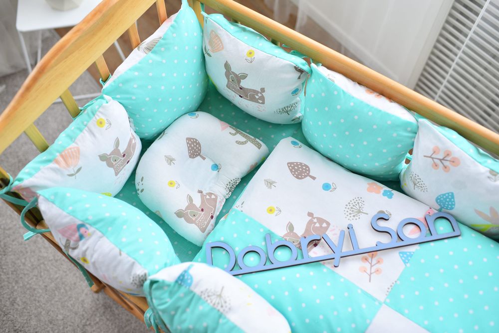 Постельный набор для новорожденных 12 защитных подушечек Олененок мятный, без балдахина