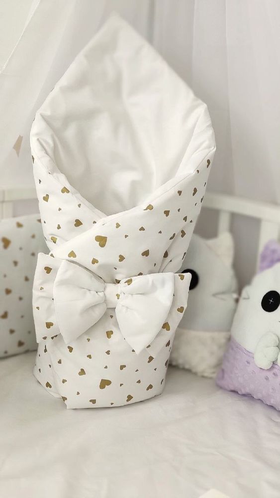 Постельное белье в кроватку для новорожденного с бортиками и балдахином Kitty с сердцами