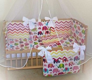 Постельный комплект Веселые Слоники для новорожденной девочки, без балдахина