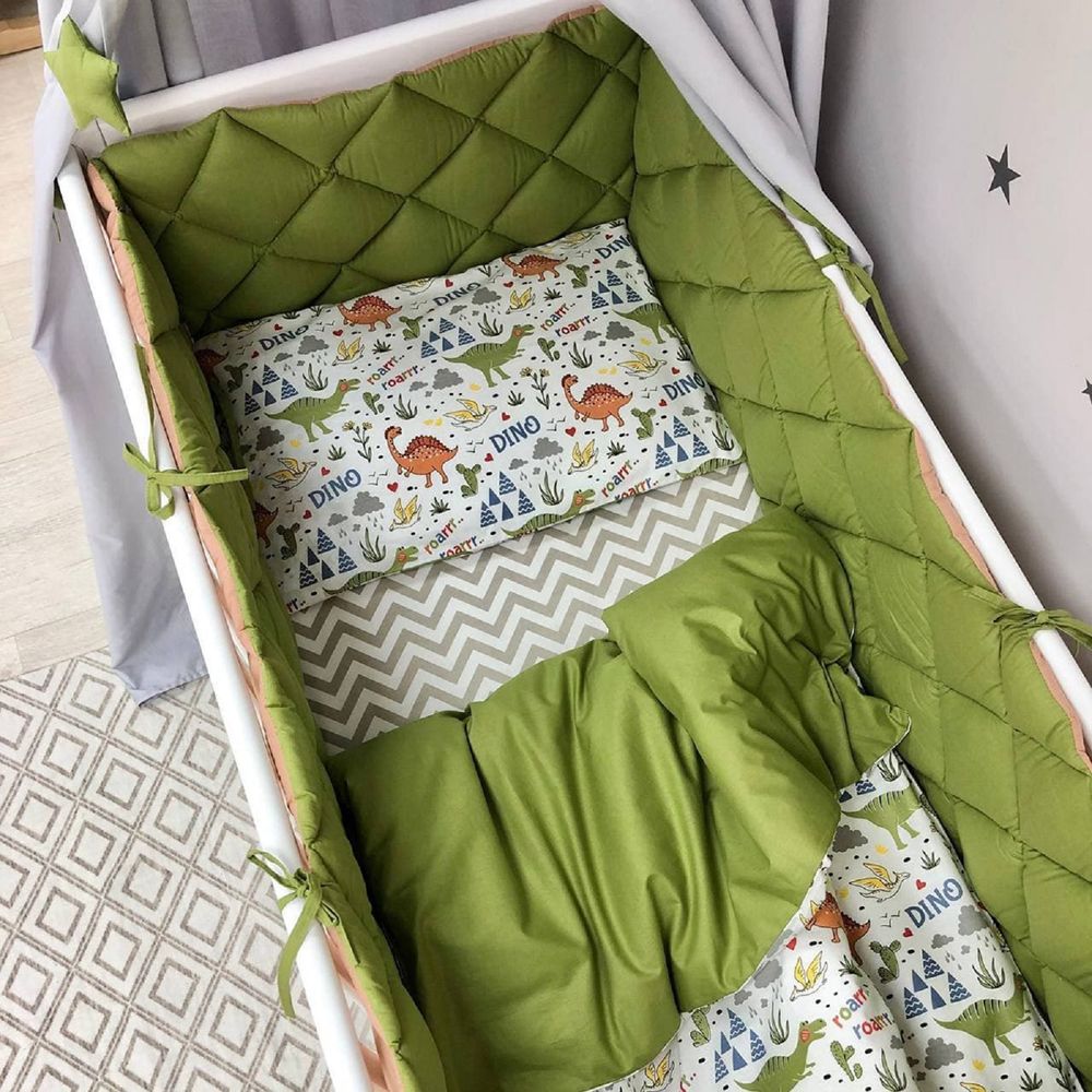 Спальный комплект с бортиками на все 4 стороны в кроватку для новорожденного 120х60 Dino Olive