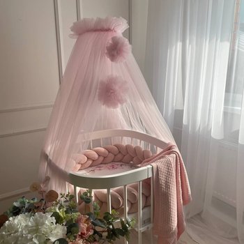 Дитячий балдахін сітка у ліжечко новонародженим світло-рожевий з помпонами