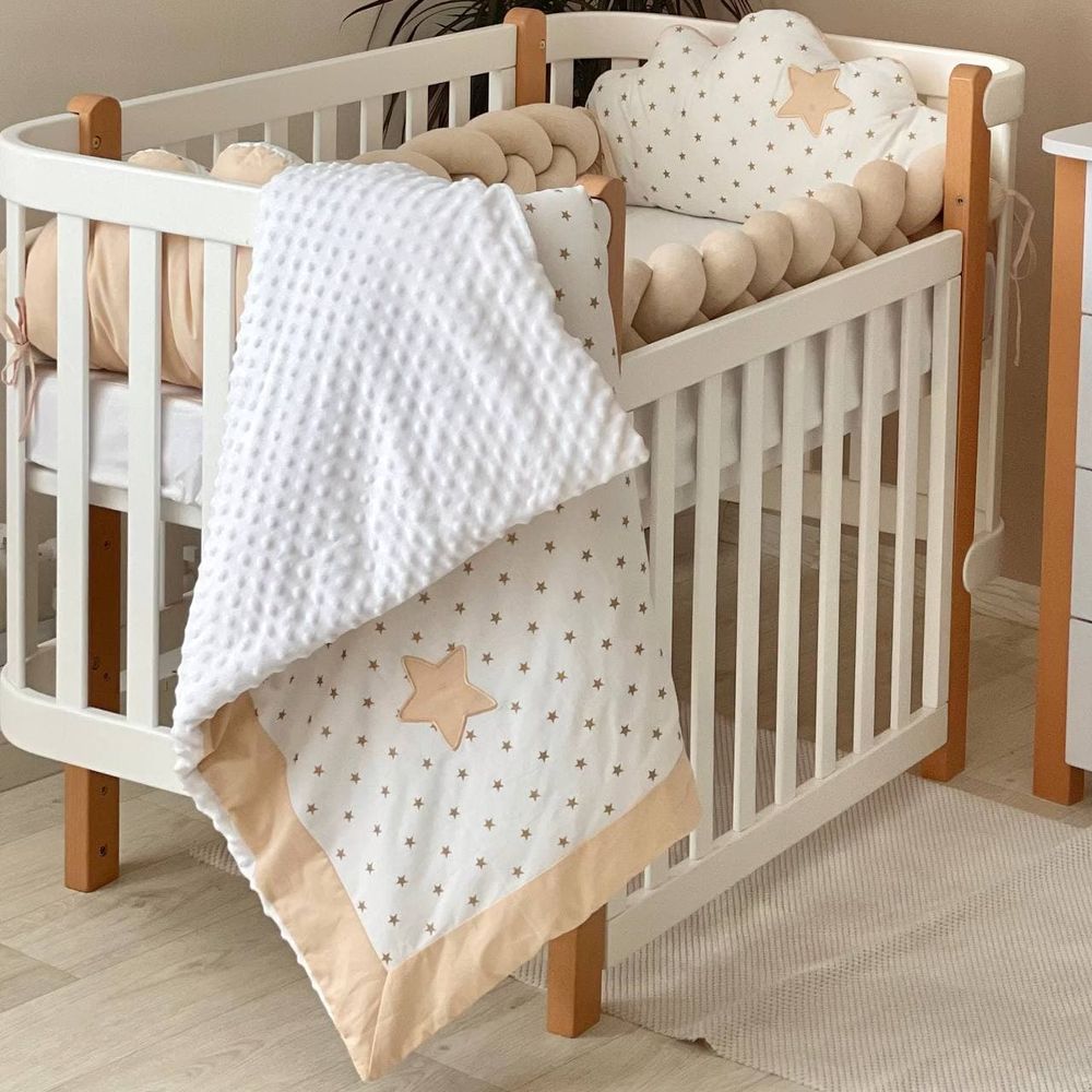 Спальный комплект в кроватку для новорожденных бежевое облачко, без балдахина