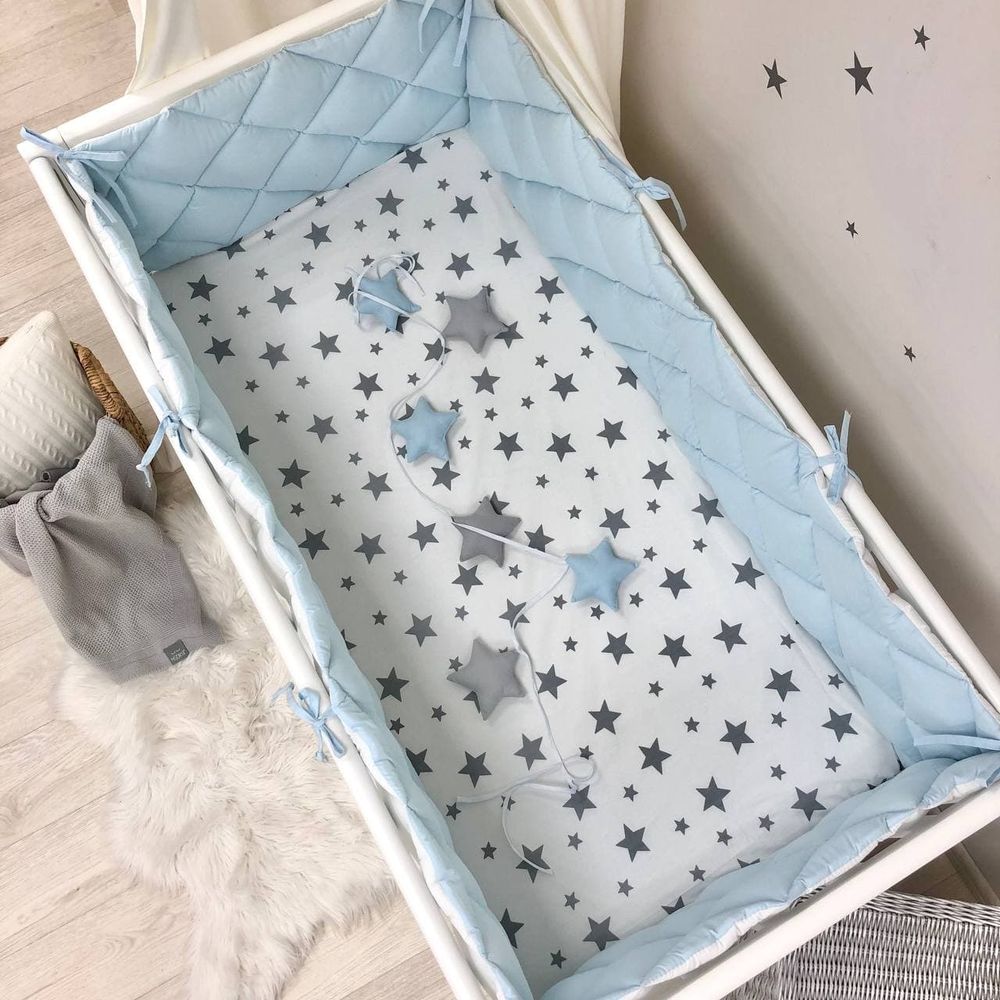 Стеганая защита из 4 частей в кроватку новорожденным голубой/белый, бортики без постели