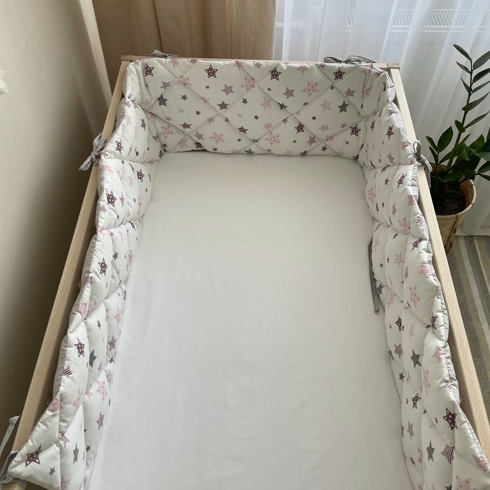 Стеганая защита в кроватку для новорожденных розовые звезды, бортики без постели