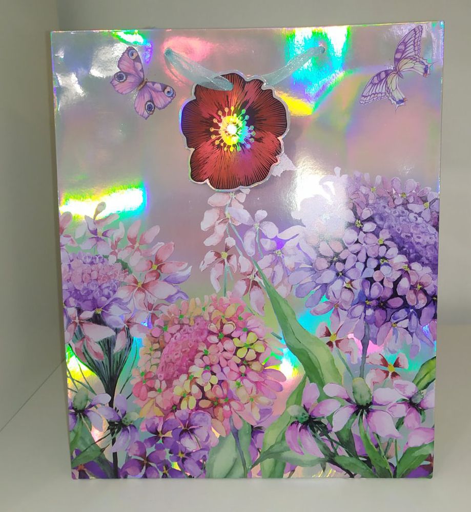 Подарочный пакет цветы из картона с тиснением 30 * 25 * 13