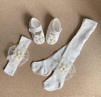 Праздничный набор Перлина квітка для новорожденной, Молочный, Нарядные пинетки, носочки, 0-3 месяца