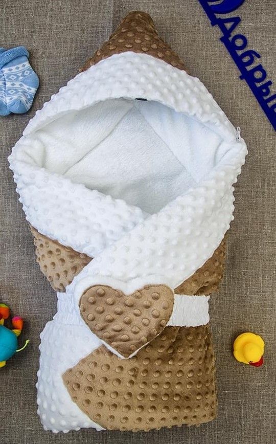 Теплий конверт - ковдру на виписку Сердечко кавовий купити для немовляти
