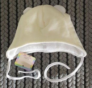 Теплая шапочка на синтепоне с хлопковой подкладке для новорожденных Baby молочная