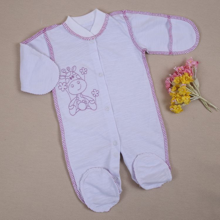 Комплект одежды для недоношенных и маловесных детей Жирафчик фиолетовый: комбинезон-слип, боди, ползунки, шапочка.