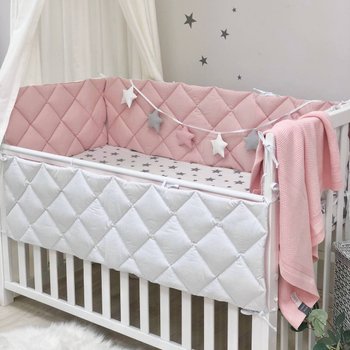 Стьобаний захист у ліжечко на всі чотири сторони для новонародженого складається з 4-х роздільних частин пудра/білий