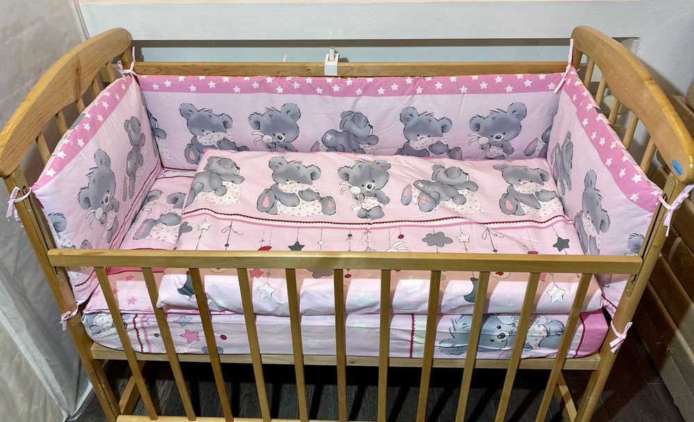 Комплект в кроватку Мишутки розовый с бортиками, без балдахина