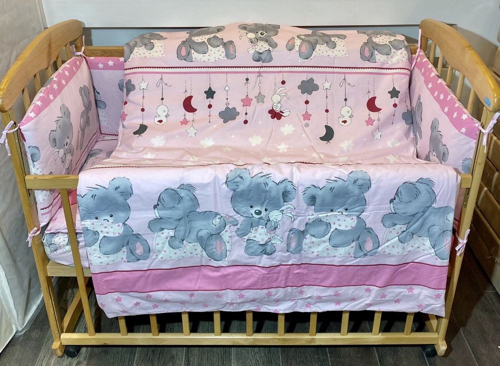 Комплект в кроватку Мишутки розовый с бортиками, без балдахина
