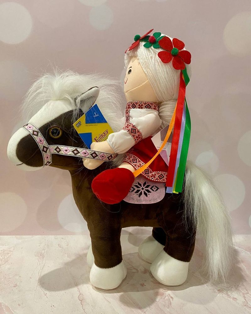 Мягкие игрушки на подарок сувенир Украинка на Коне
