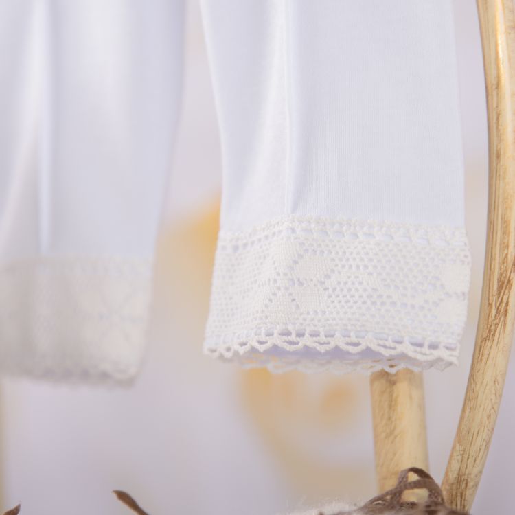Трикотажный крестильный костюм для мальчика Ангел белый с вышивкой и кружевом
