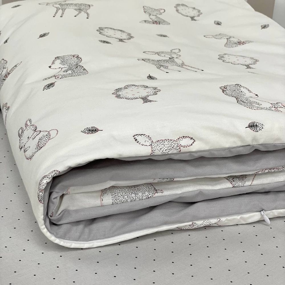 Сменный постельный комплект в кроватку для новорожденных Зверята серые фото, цена, описание