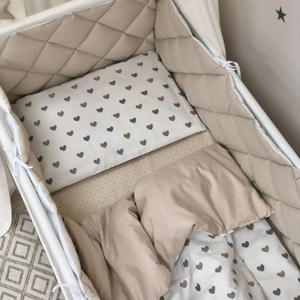 Спальний комплект із бортиками для новонародженого Grey-Beige Hearts, без балдахіна