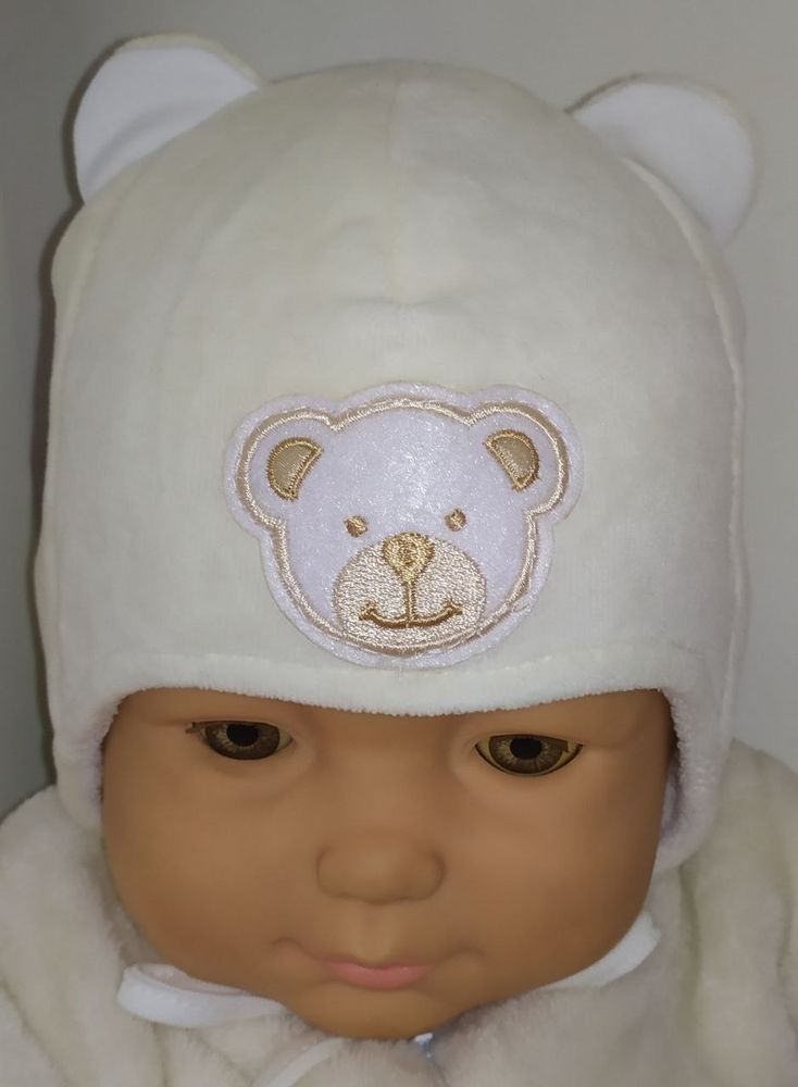 Утепленная велюровая шапочка для малышей и новорожденных Мишутка молочная