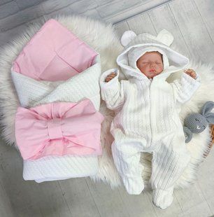 Комплект для виписки з пологового будинку Корона косичка біло рожевий конверт та комбінезон з шапочкою
