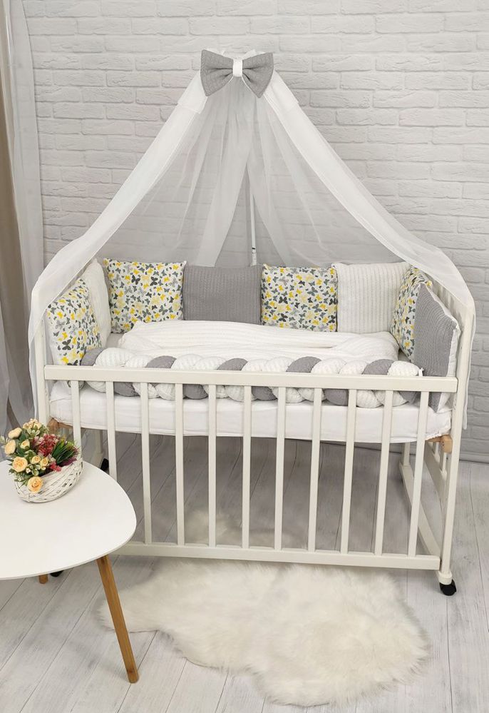 Спальний комплект в ліжечко для новонароджених з балдахіном та бортиками В'язка Піке Метелики