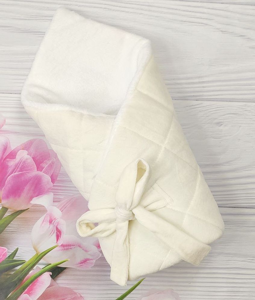 Теплый комплект на выписку с роддома Велюр: конверт одеяло + шапочка с комбинезоном молочный