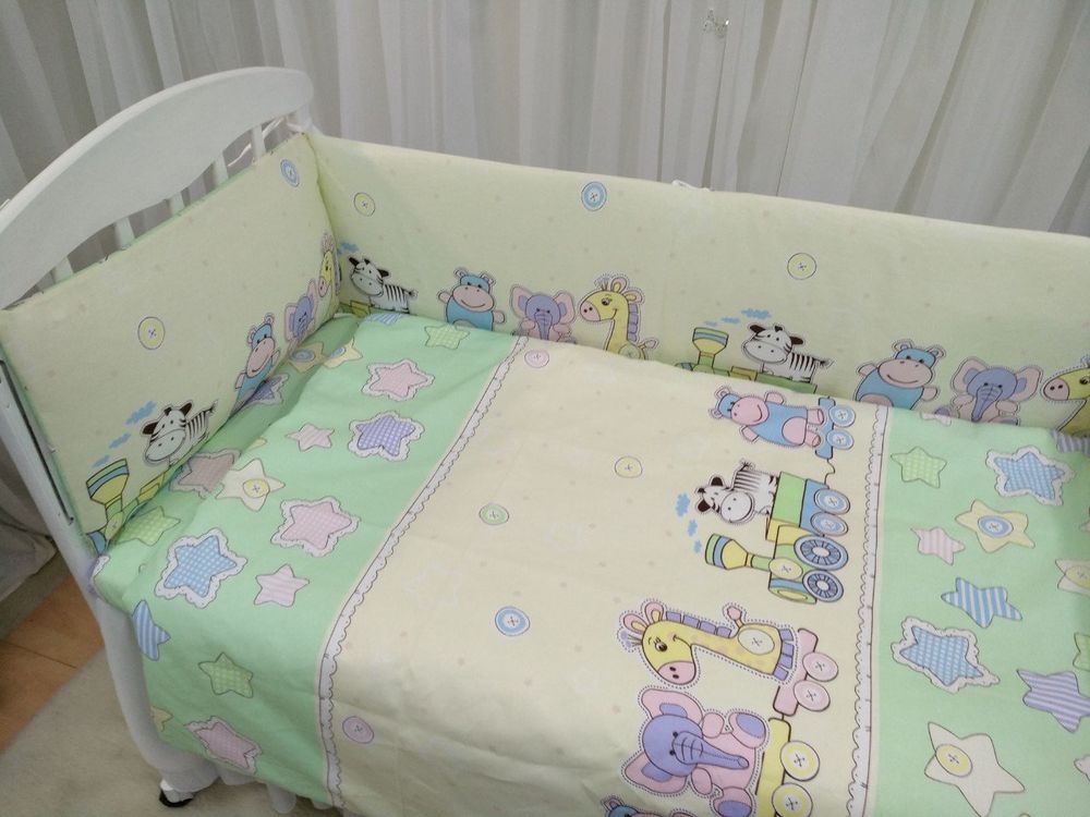 Спальный комплект в кроватку для новорожденного Мультики