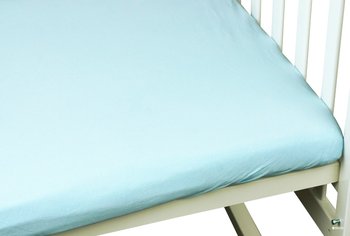 Простирадло блакитне трикотажне на резинці в ліжечко фото, ціна, опис