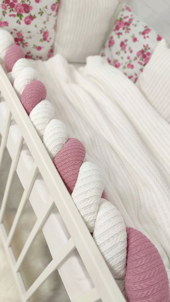 Спальний комплект в ліжечко для новонароджених з балдахіном та бортиками В'язка Піке Троянда