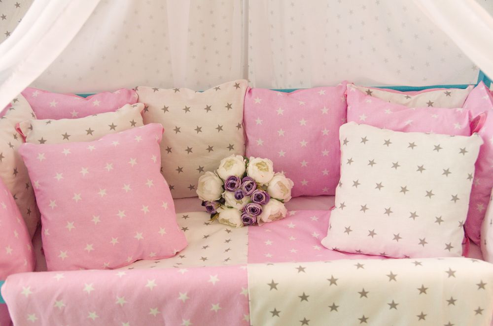 Детский спальный комплект Облако бело - розовые звезды, без балдахина