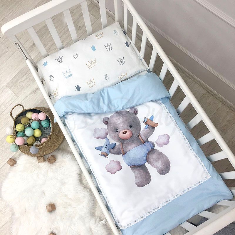 Сменный постельный комплект в кроватку для новорожденных Мишутка с игрушками фото, цена, описание