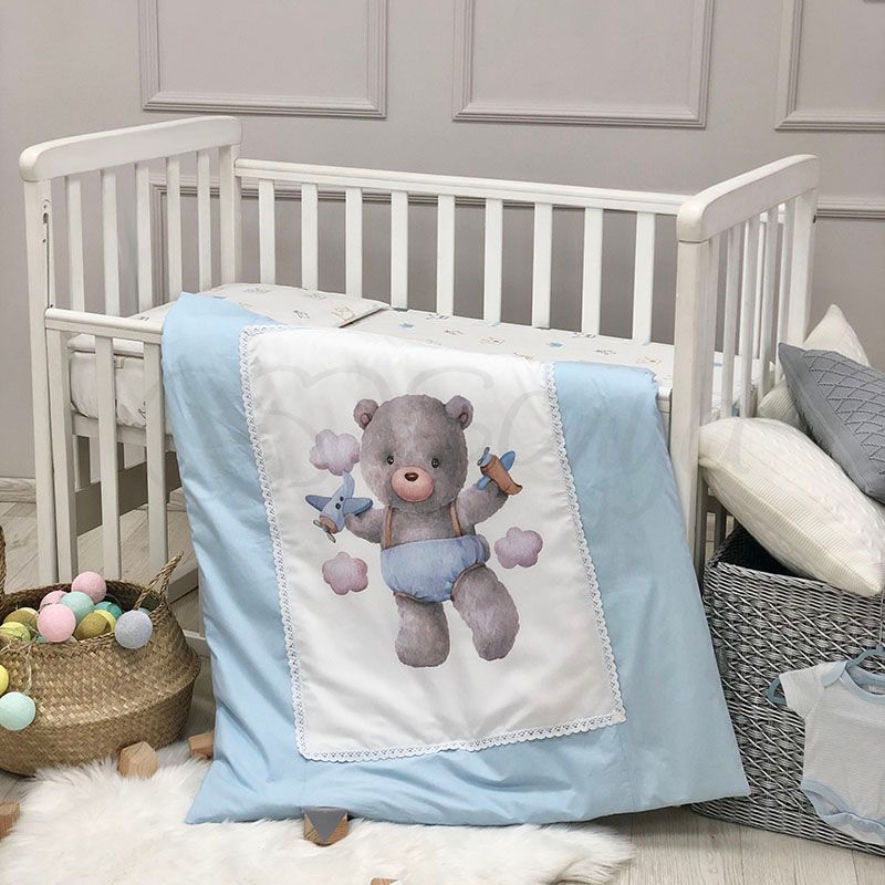 Сменный постельный комплект в кроватку для новорожденных Мишутка с игрушками фото, цена, описание