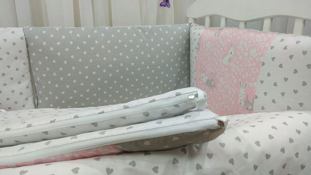 Захисні бортики 6 подушок + постелька Кролики рожеві
