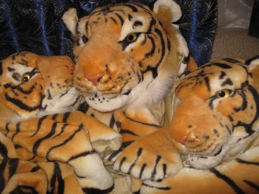 купить коврик шкура тигра на подарок