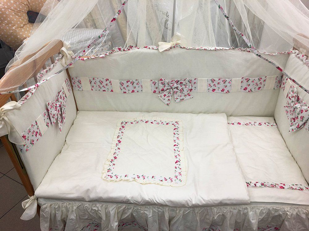 Постільний комплект Трояндочки в ліжечко для новонародженої, с балдахіном