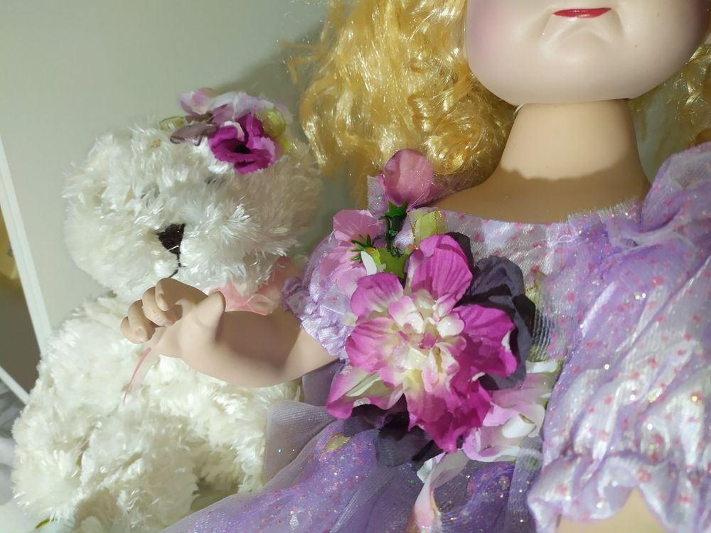 Большая фарфоровая кукла ЭЛЬФ с мягкой игрушкой в веснушках
