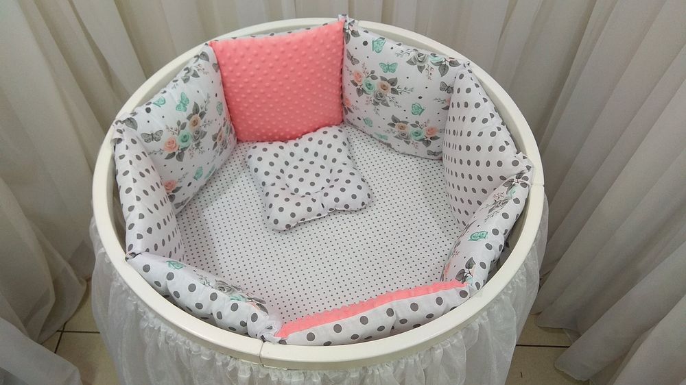 Комплект постельного белья в круглую-овальную кроватку с бортиками Розы коралл, С пледом