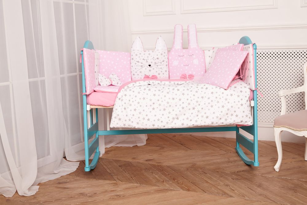 Спальний набір в ліжечко для новонароджених Зая Кися 12 подушок рожевий, без балдахіна
