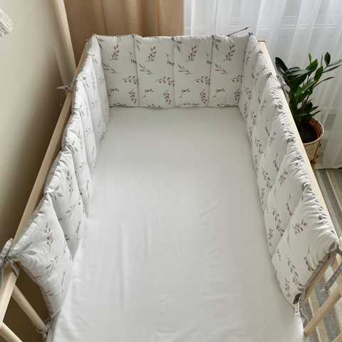 Бампер в кроватку для новорожденных – как крепить и завязать подушки