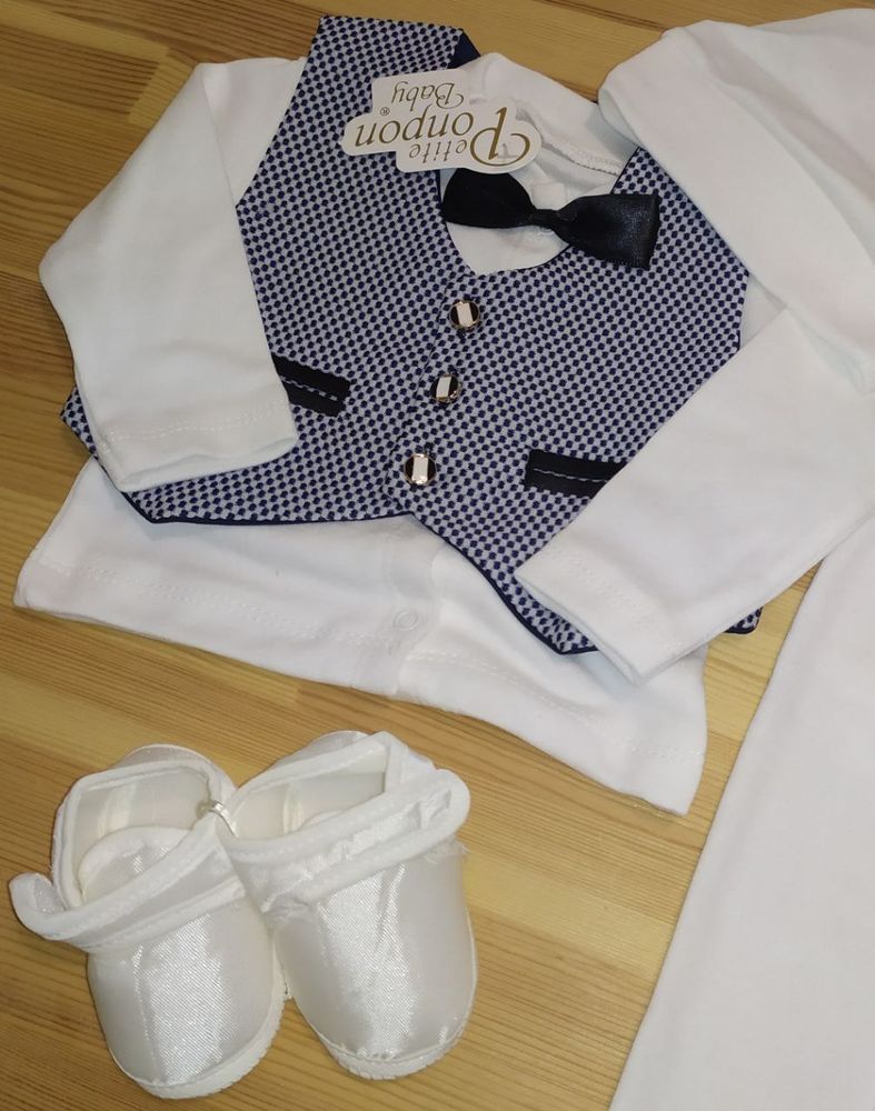Крестильный комплект для малышей Стиляга 6 предметов: кофта на кнопках спереди, штанишки, жилетка, шапочка, антицарапки, пинетки-туфельки