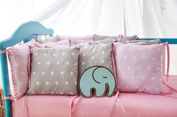 Захисні бортики в кроватку Зірочки сіро рожеві 12 подушок