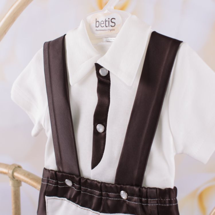 Літній костюм на хрещення хлопчика Стіляшка шоколадний: кофта з коротким рукавчиком та комірцем, штани на підтяжках