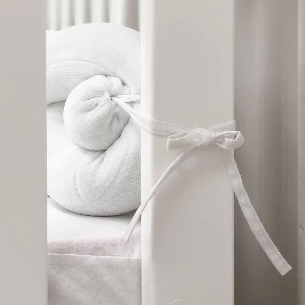 Бортик защита коса для детской кроватки белые, бортики без постели, Длина косы 2.2 м