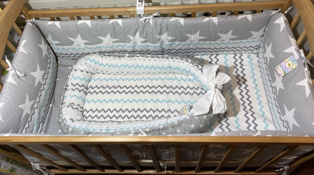 Захисні бортики + постільна білизна Зірочки Зиг Заг сіро - м'ятні в ліжечко, 90х120 см, бортики з постіллю