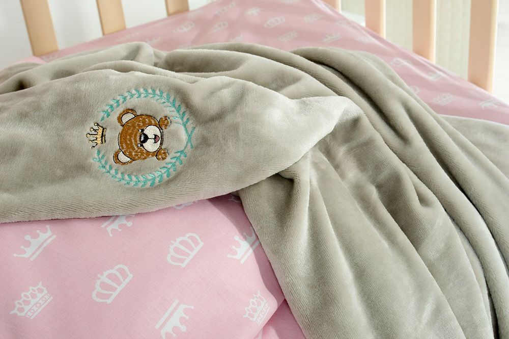 Подарочный набор Мишка с короной постельное белье розовое + плед фото, цена, описание
