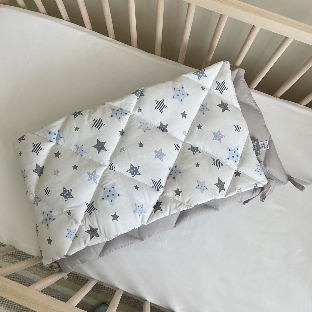 Стеганая защита в кроватку для новорожденных голубые звезды, бортики без постели