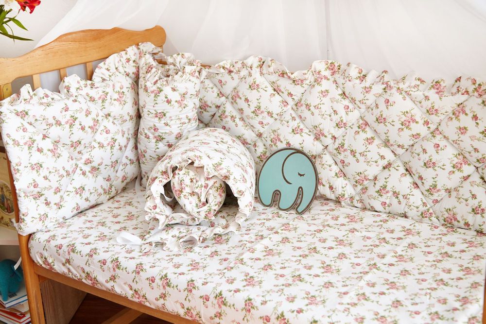 Сатиновий комплект Трояндочки в ліжечко для новонародженої дівчинки, с балдахіном