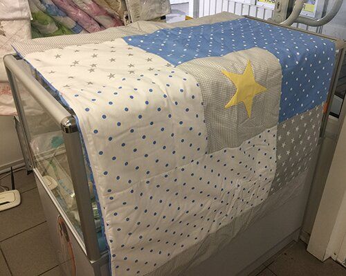 Двосторонній комплект постільної білизни для новонароджених Зоряне сяйво 8 подушок, без балдахіна
