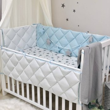 Стьобаний захист у ліжечко на всі чотири сторони для новонародженого складається з 4-х роздільних частин блакитний/білий