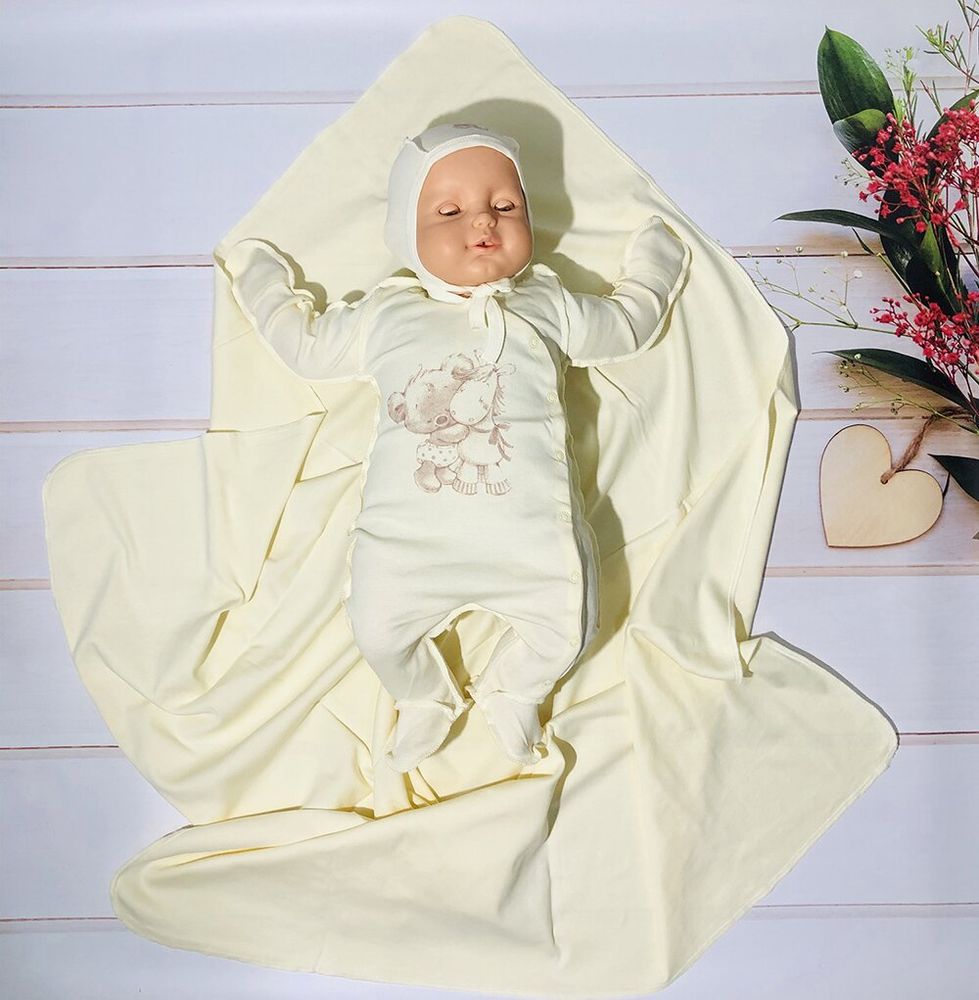 набор для новорожденного три предмета с пеленкой, чепчиком и слипом
